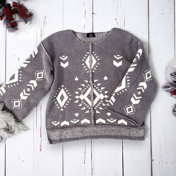 Women’s Aztec Print Teddy Sweater Size Medium - Picture 2 of 8